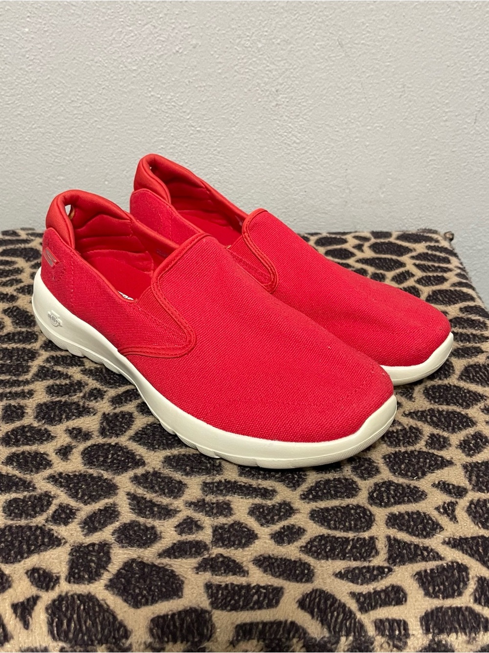 Skechers Goga Max Slip On Comfort Shoes Red Casual Womens 9